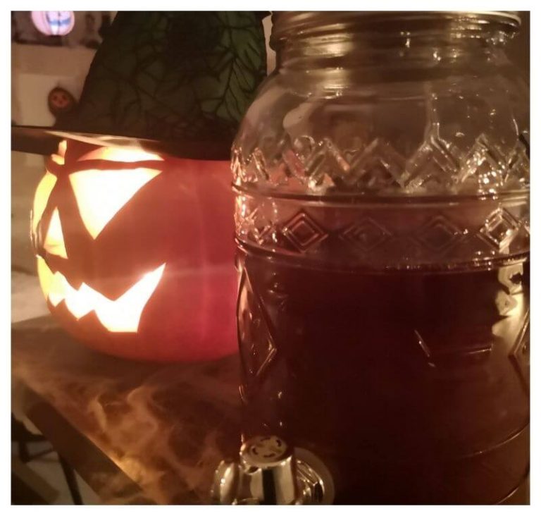 Buffet Halloween by 2Vibes - Jus de sang frais et lanterne citrouille