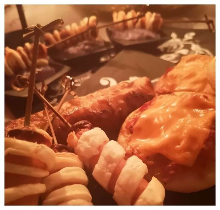 Buffet Halloween by 2Vibes - Momie et mousse violette